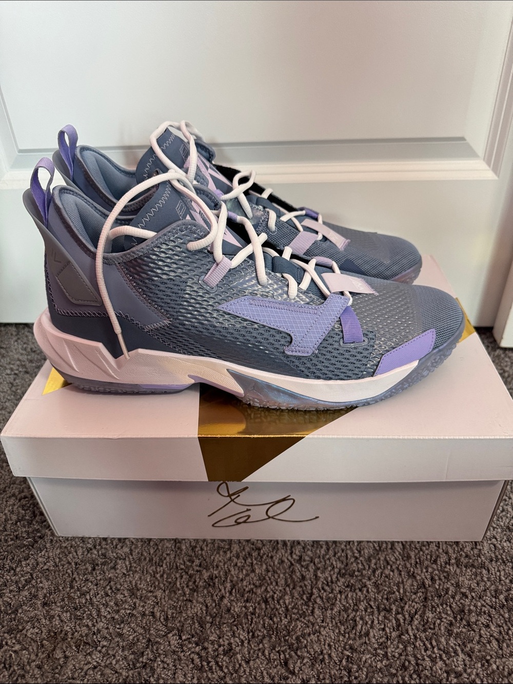 Men’s Jordan  Athletic Mid-Top Sneakers in Lavender and Gray